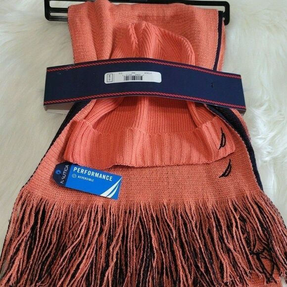 NAUTICA  2 piece Set HAT & SCARF REVERSIBLE Set - Picture 1 of 5